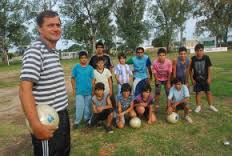 Pipo Acotto con chicos