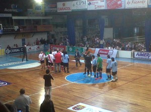Formaciones antes de empezar el partido.