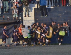 La semifinal del Apertura 2014 terminó con incidentes y mucha violencia.
