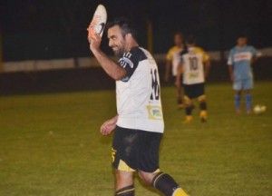 Mauro Nuccio suele tener un interesante duelo personal con Iván Castro.