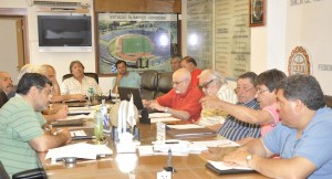 Deliberaciones previas al sorteo de las zonas.