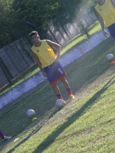 Nicolás Altamira se habría desgarrado ante Rivadavia de Arroyo Cabral.