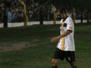 Alexis Bollea acusaba molestias físicas, pero fue decisivo desde su ingreso al campo.