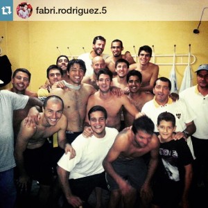 Festejo ante Olayón