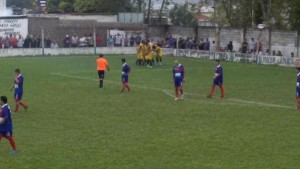 Píttaro acaba de marcar el único gol del partido (foto de Abraham Michref).