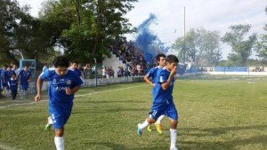 Olayón entrando a la cancha