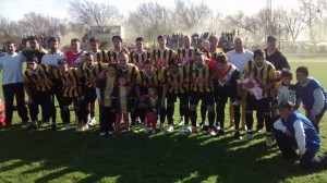 El plantel "palomero" en la final (foto de Facebook de Maxi Sport).