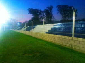 El coqueto estadio Centenario de Atlético Río Tercero.