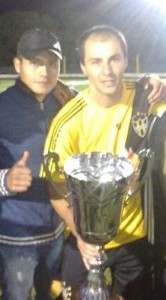 Como otros juveniles del plantel, Lenis pasó de celebrar como hincha junto a Píttaro a jugar a la par del capitán.