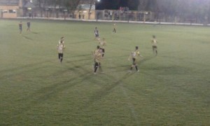 Oviedo festeja el gol del desahogo.