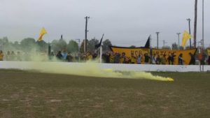 Gran recibimiento de la hinchada de Vecinos Unidos en Mina Clavero.