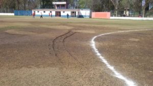 Olvidaron cerrar los grifos y se inundó el Ángel Audisio. Náutico Rumipal-Atlético Río Tercero arrancó una hora más tarde.