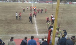 Fernando Cantarini saludó a cada uno de los jugadores rivales.