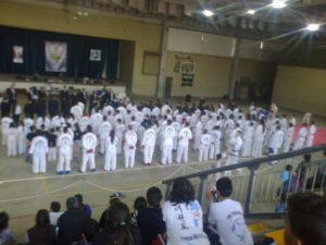 Multitud de participantes en el torneo de taekwondo.