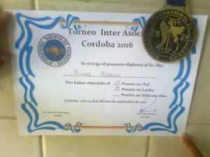 El diploma que certifica los logros del sábado.