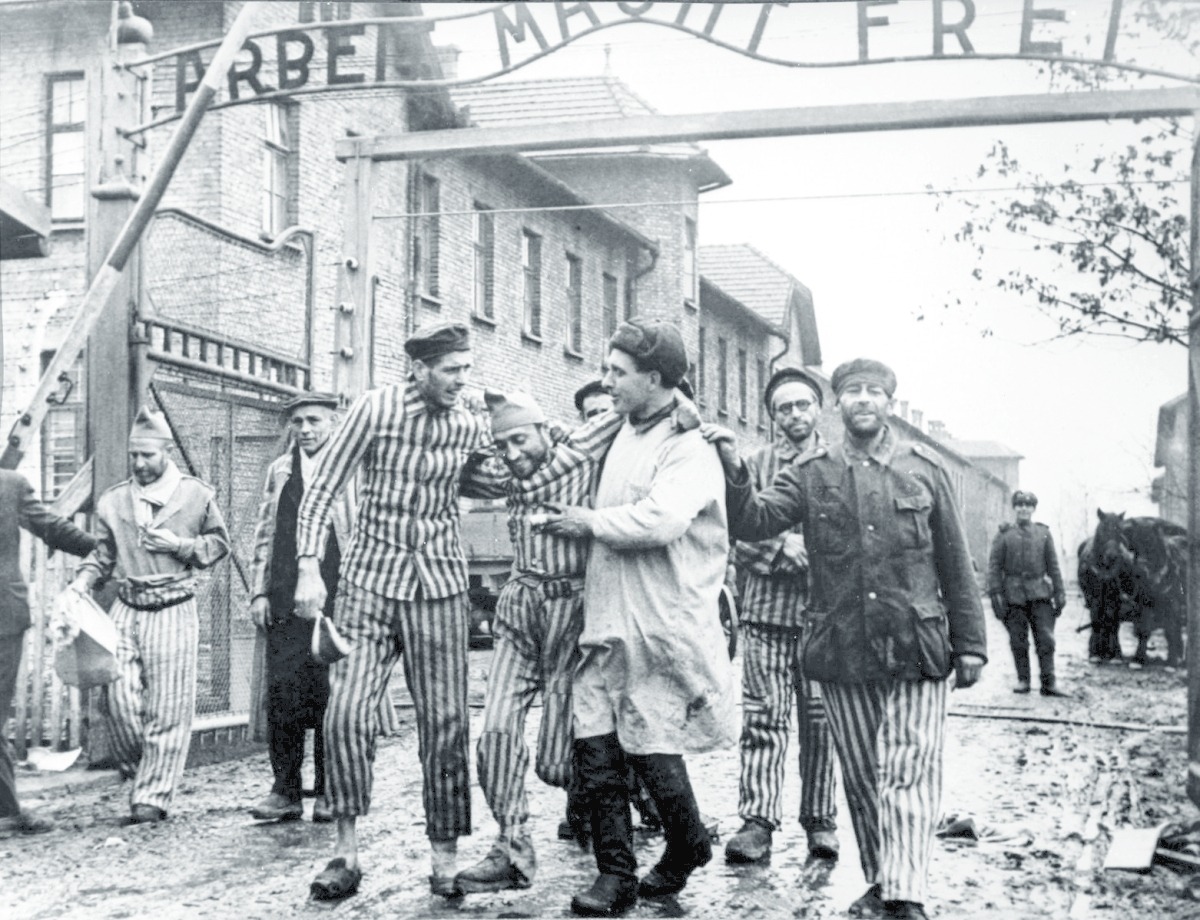 llegada-de-prisioneros-a-auschwitz