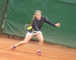 Ale-jugando-tenis