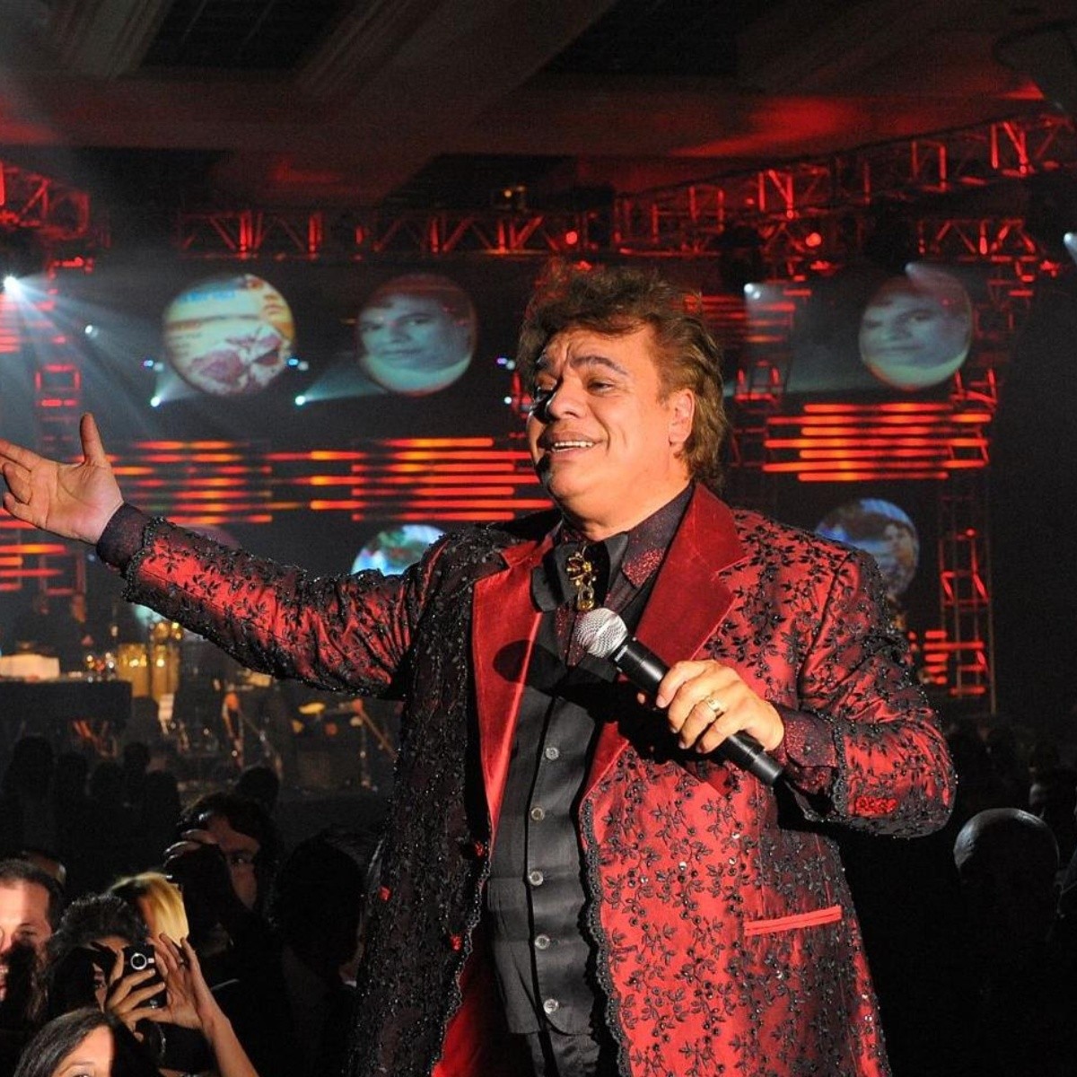 juan-gabriel-afp15_crop1594242710327.jpg_423682103