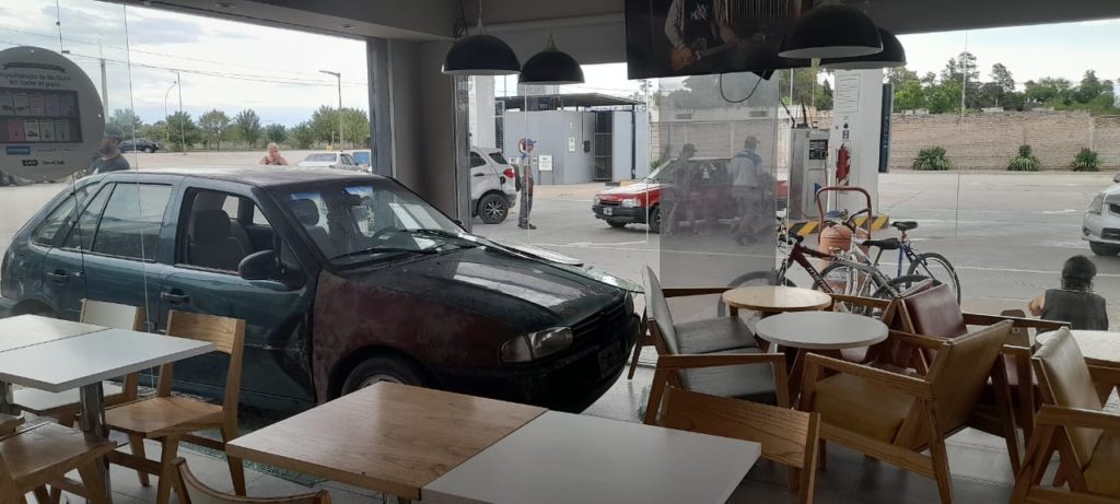 Auto en estación4