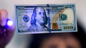 Dolares