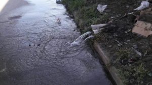 714f71d7-desagotar-agua-en-la-calle